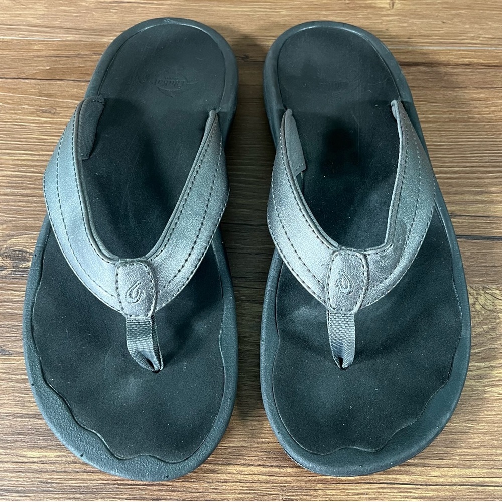 OLUKAI ‘Ohana’ Silver Flip Flops Sandals Women’s Size 6 Shoes‎